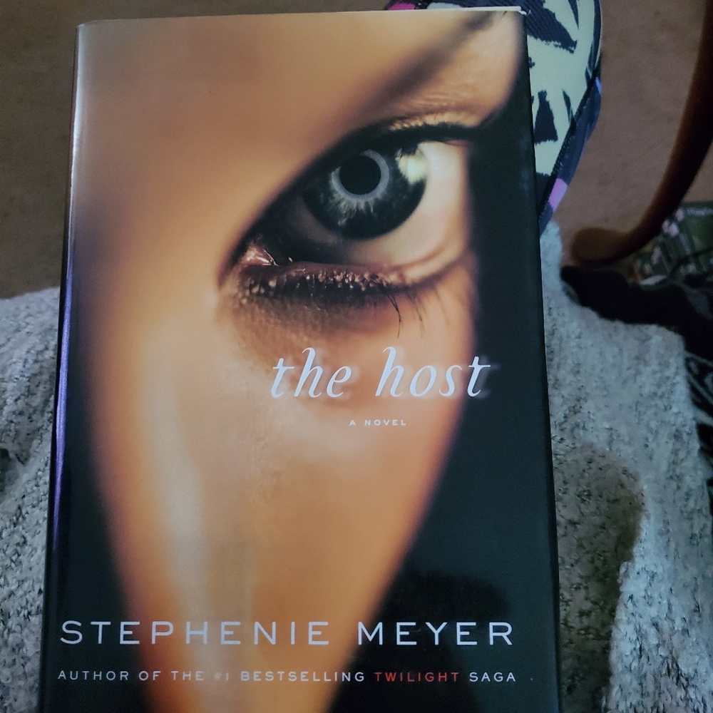 Fresh used book Stephanie Meyer